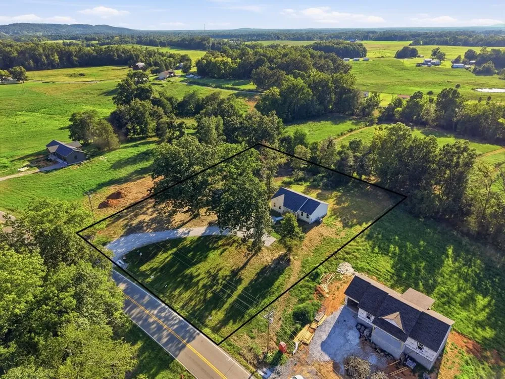 13580 Old Kentucky Rd Sparta, TN 38583