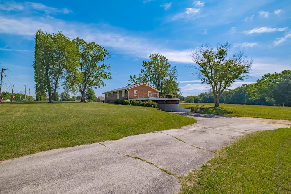 1319 Hills Chapel Rd Manchester, TN 37355