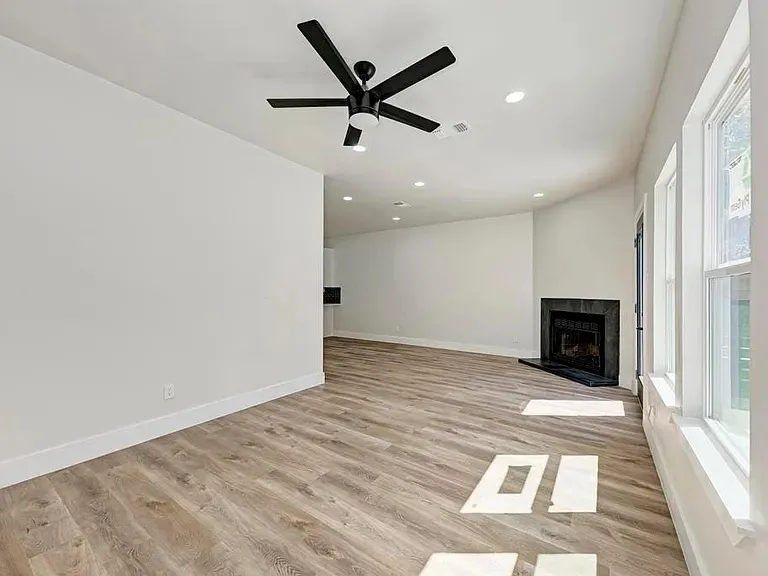 201 W MOCKINGBIRD LANE #1 Austin, TX 78745