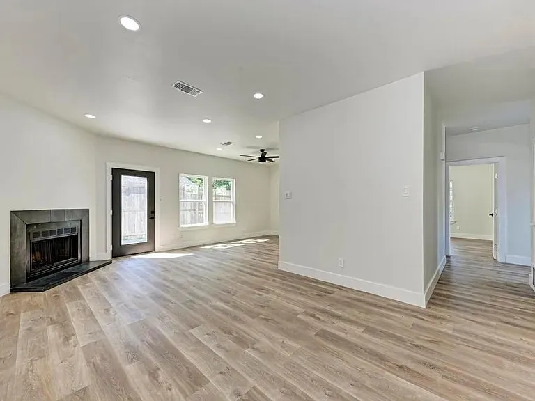 201 W MOCKINGBIRD LANE #1 Austin, TX 78745