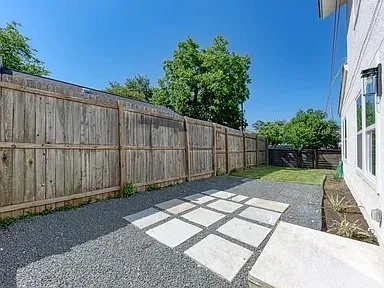 201 W MOCKINGBIRD LANE #1 Austin, TX 78745