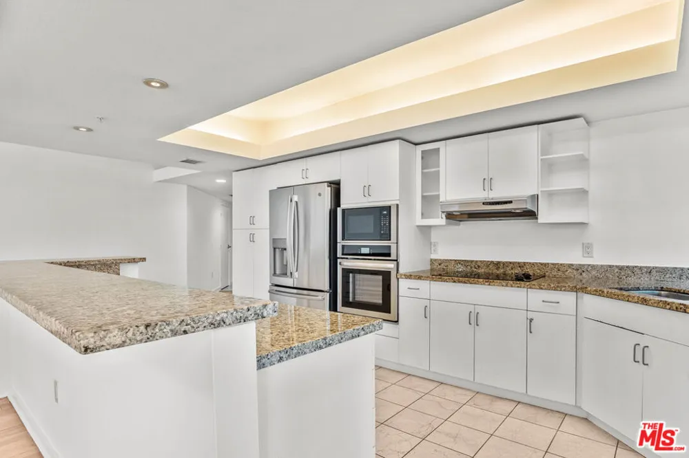 13700 Marina Pointe Drive #324 Marina del Rey, CA 90292