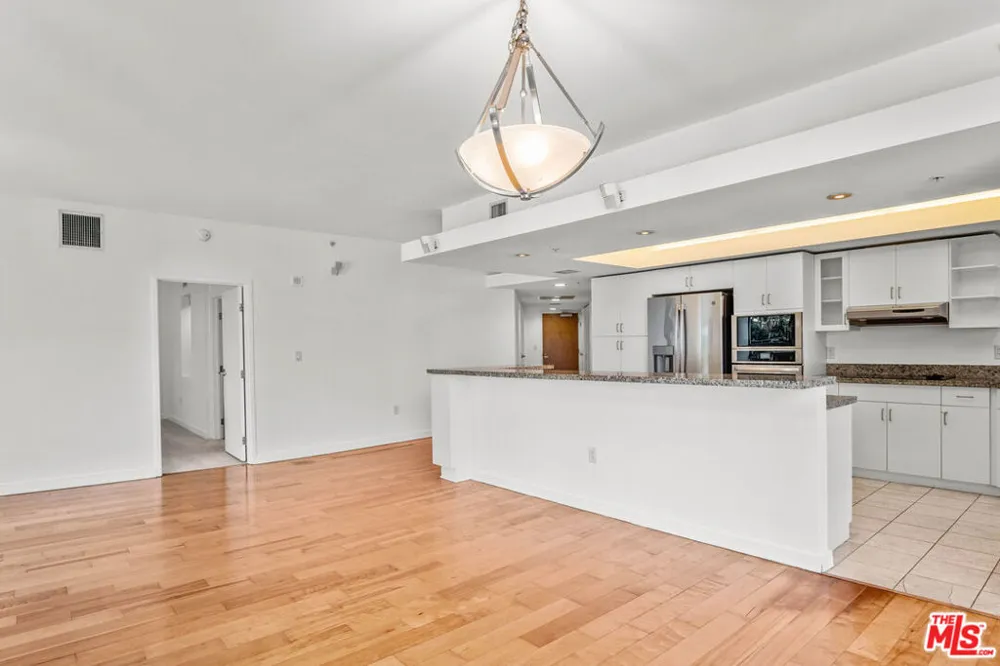 13700 Marina Pointe Drive #324 Marina del Rey, CA 90292