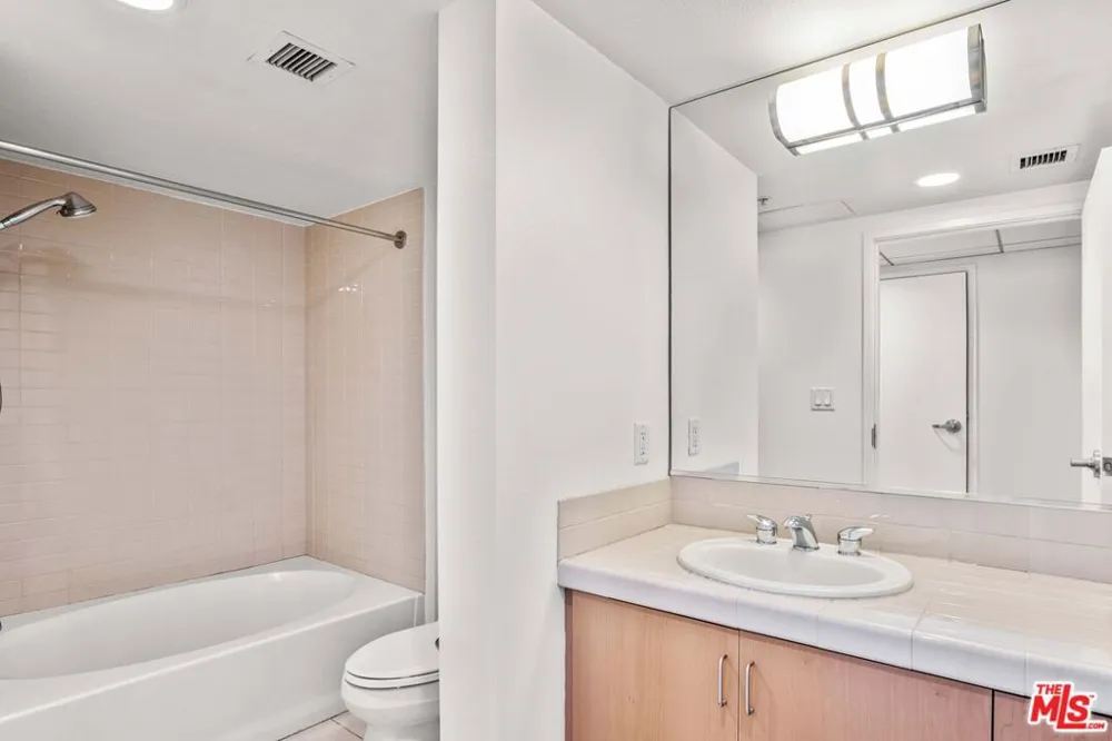13700 Marina Pointe Drive #324 Marina del Rey, CA 90292