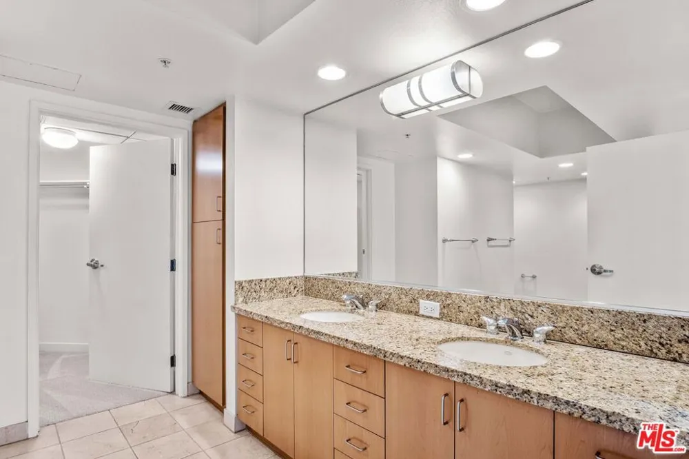 13700 Marina Pointe Drive #324 Marina del Rey, CA 90292