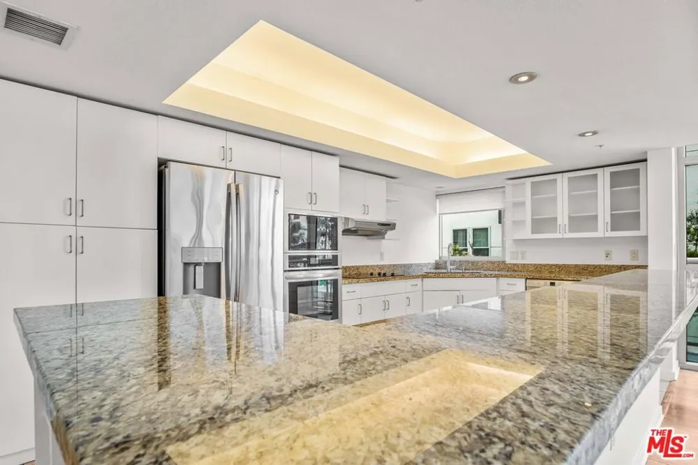 13700 Marina Pointe Drive #324 Marina del Rey, CA 90292