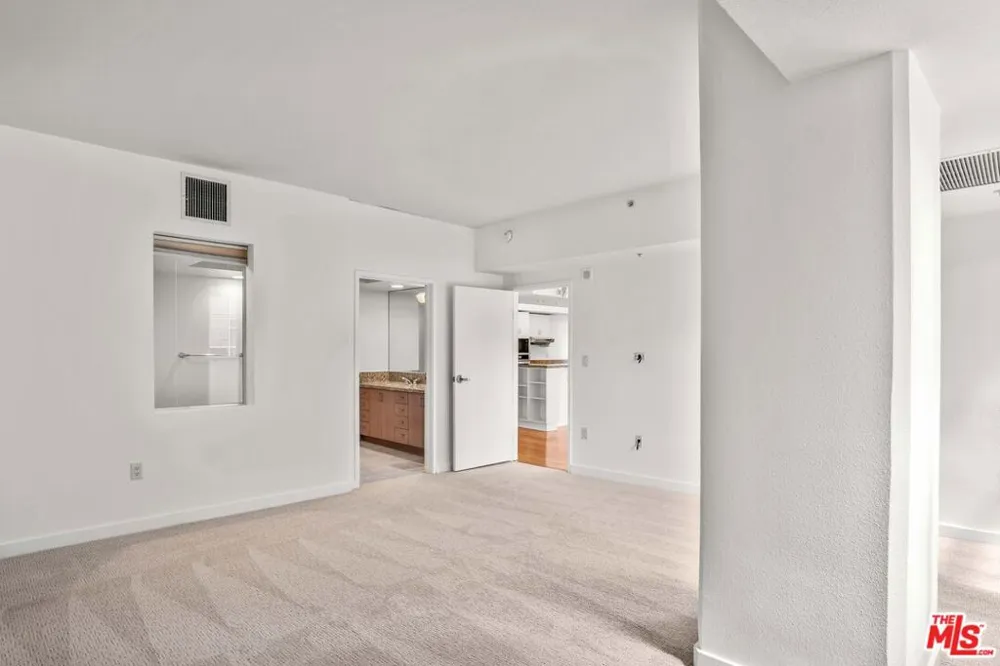 13700 Marina Pointe Drive #324 Marina del Rey, CA 90292