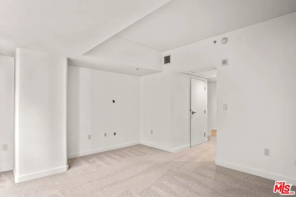 13700 Marina Pointe Drive #324 Marina del Rey, CA 90292