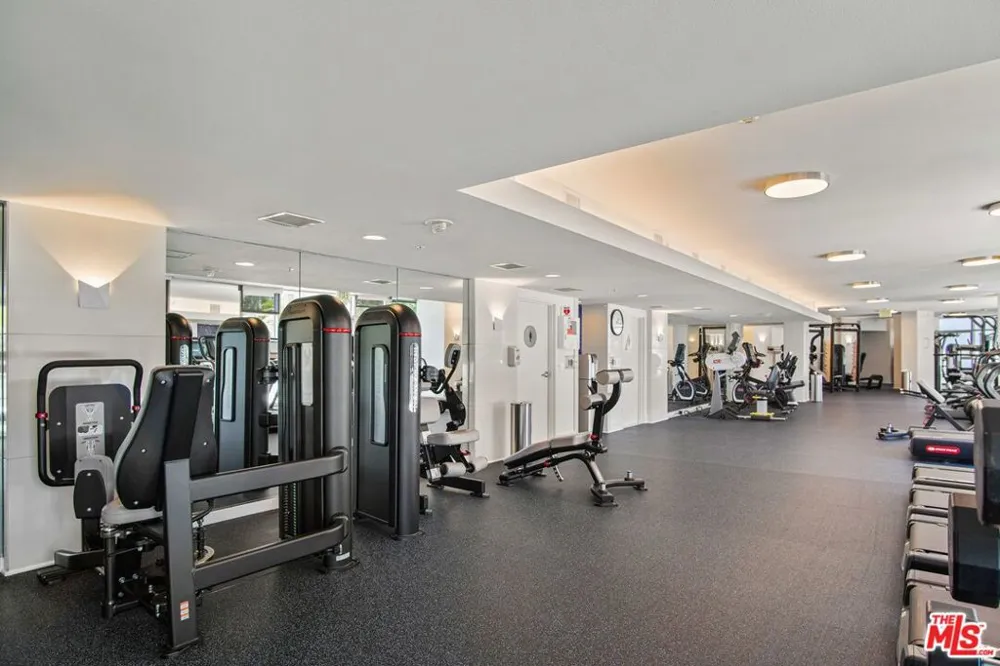 13700 Marina Pointe Drive #324 Marina del Rey, CA 90292