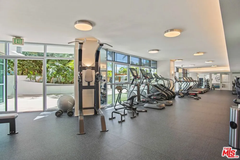 13700 Marina Pointe Drive #324 Marina del Rey, CA 90292