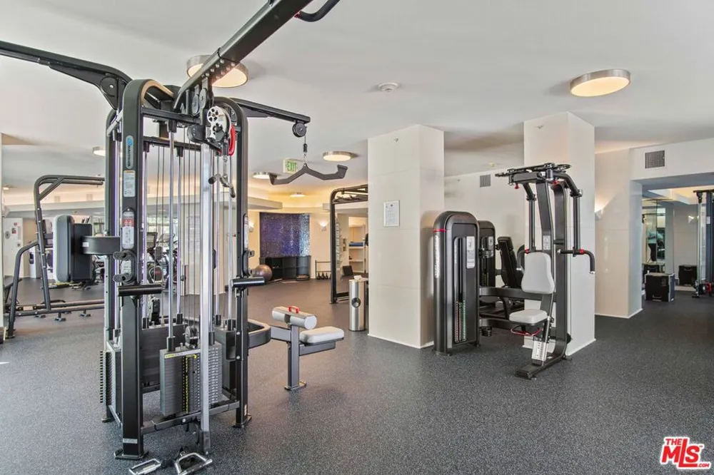 13700 Marina Pointe Drive #324 Marina del Rey, CA 90292