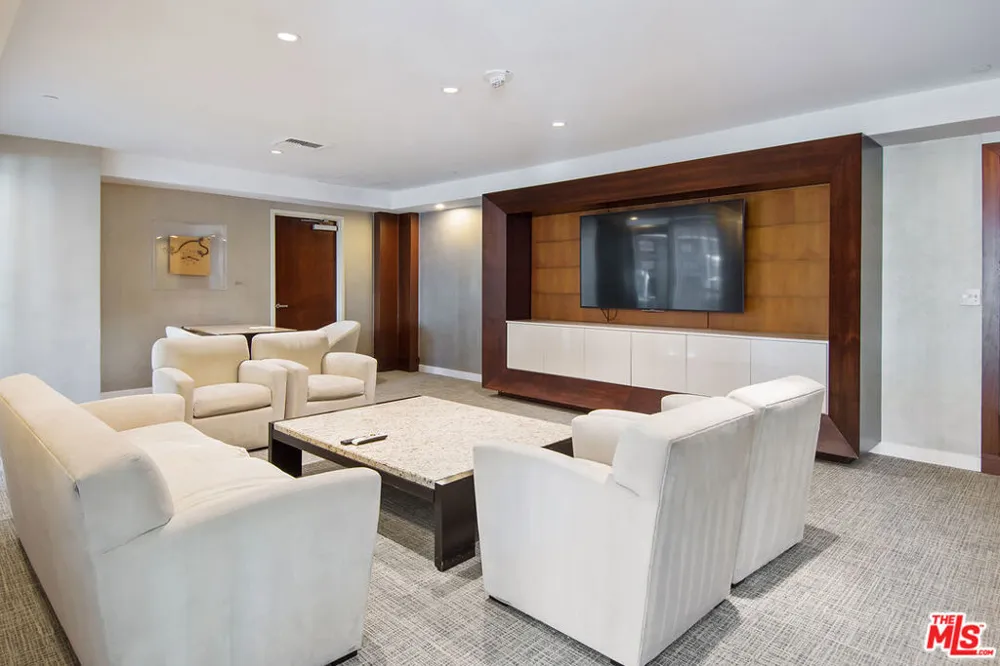 13700 Marina Pointe Drive #324 Marina del Rey, CA 90292