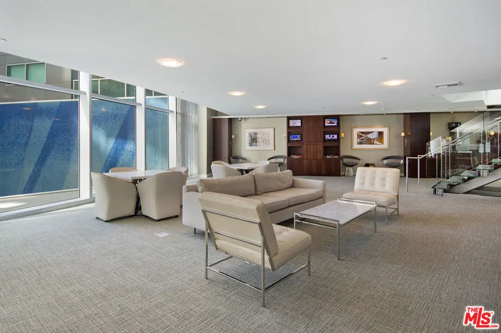 13700 Marina Pointe Drive #324 Marina del Rey, CA 90292