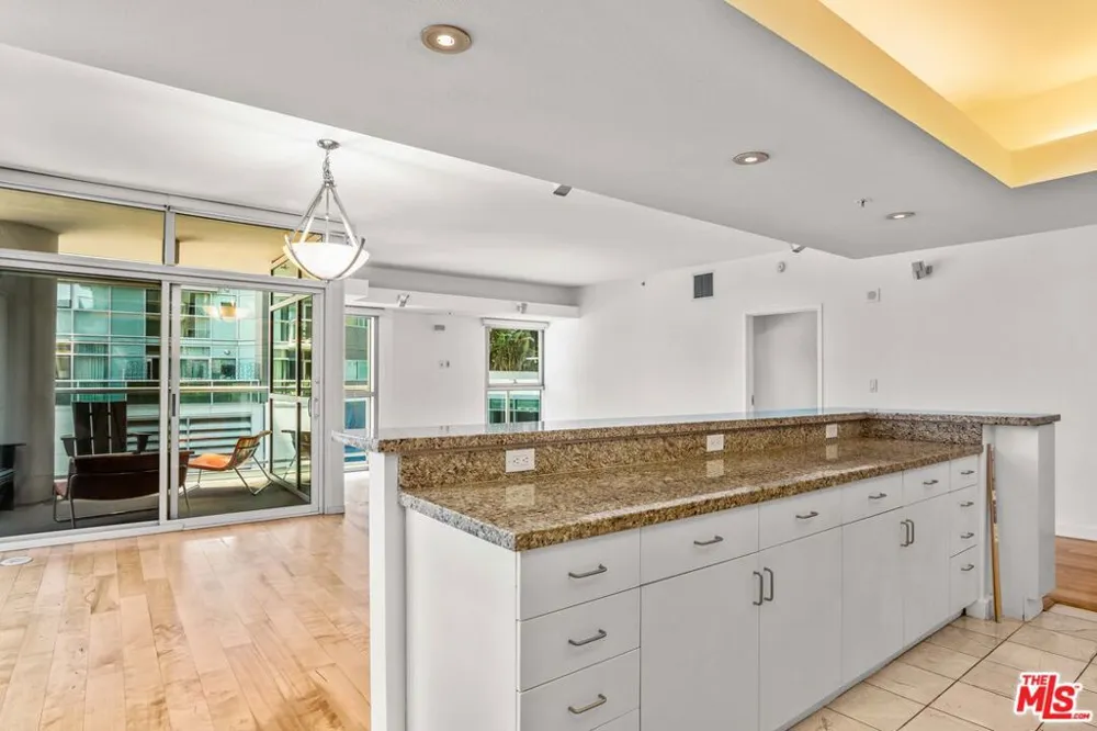 13700 Marina Pointe Drive #324 Marina del Rey, CA 90292