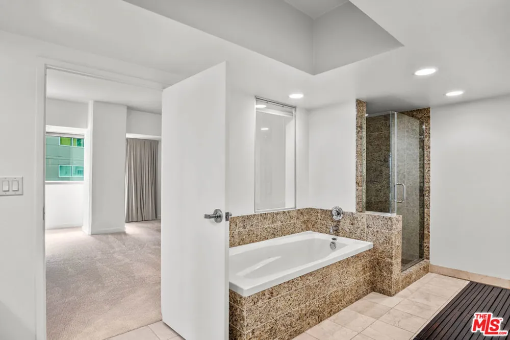 13700 Marina Pointe Drive #324 Marina del Rey, CA 90292