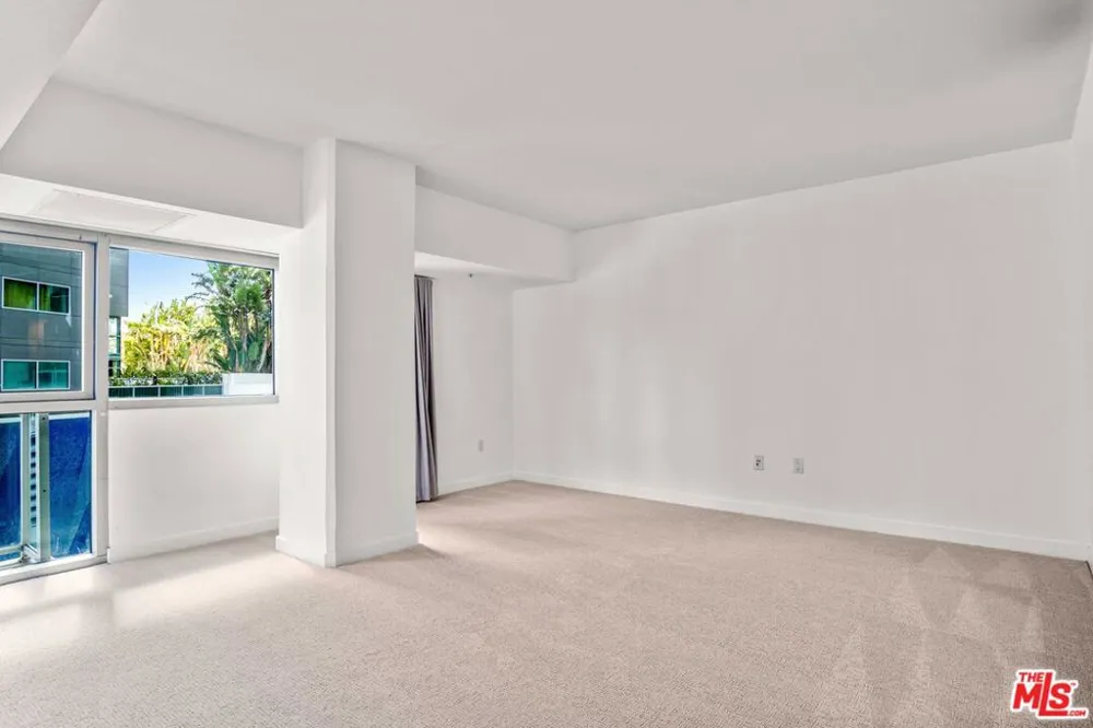 13700 Marina Pointe Drive #324 Marina del Rey, CA 90292