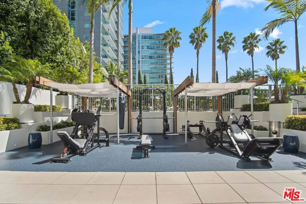 13700 Marina Pointe Drive #324 Marina del Rey, CA 90292