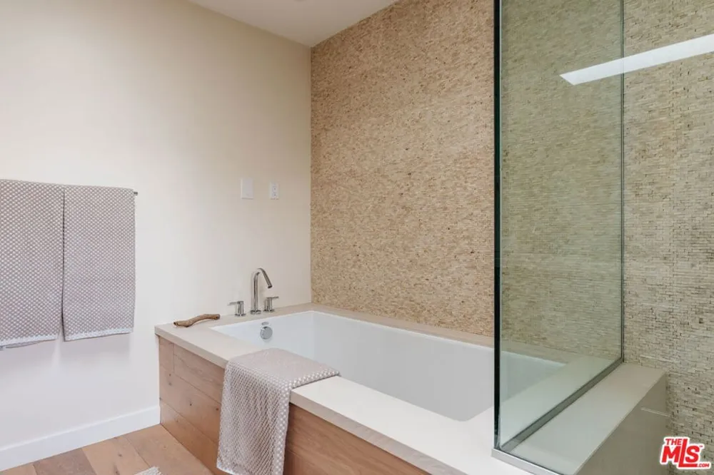 1424 Nathan Lane Ventura, CA 93001