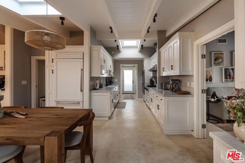 1424 Nathan Lane Ventura, CA 93001