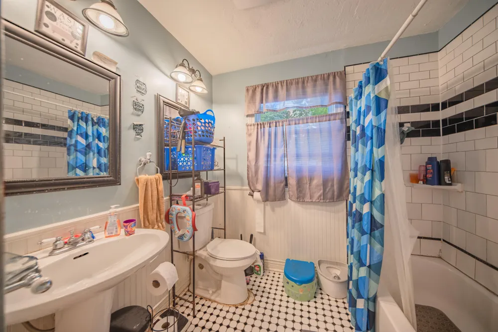674 Campbell Avenue Ypsilanti, MI 48198