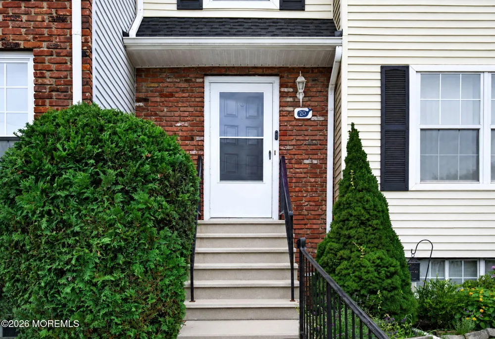 20 Karwatt Court Sayreville, NJ 08872