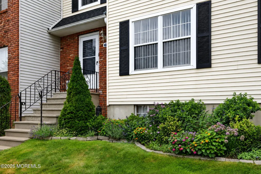 20 Karwatt Court Sayreville, NJ 08872