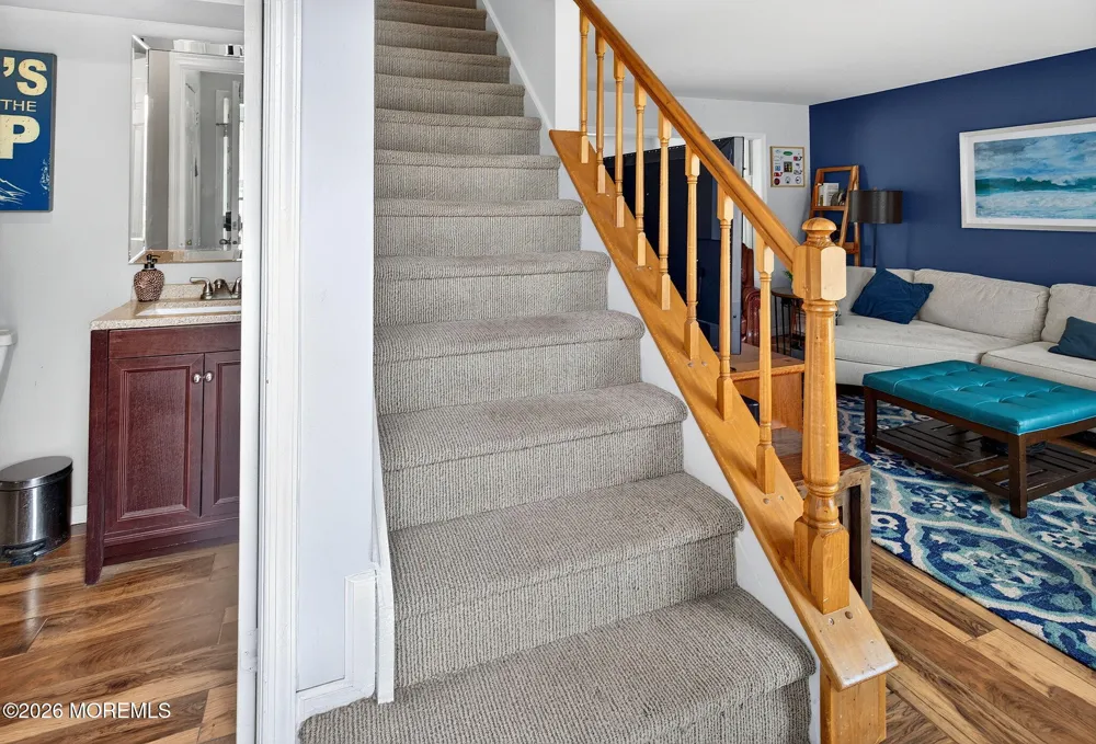 20 Karwatt Court Sayreville, NJ 08872