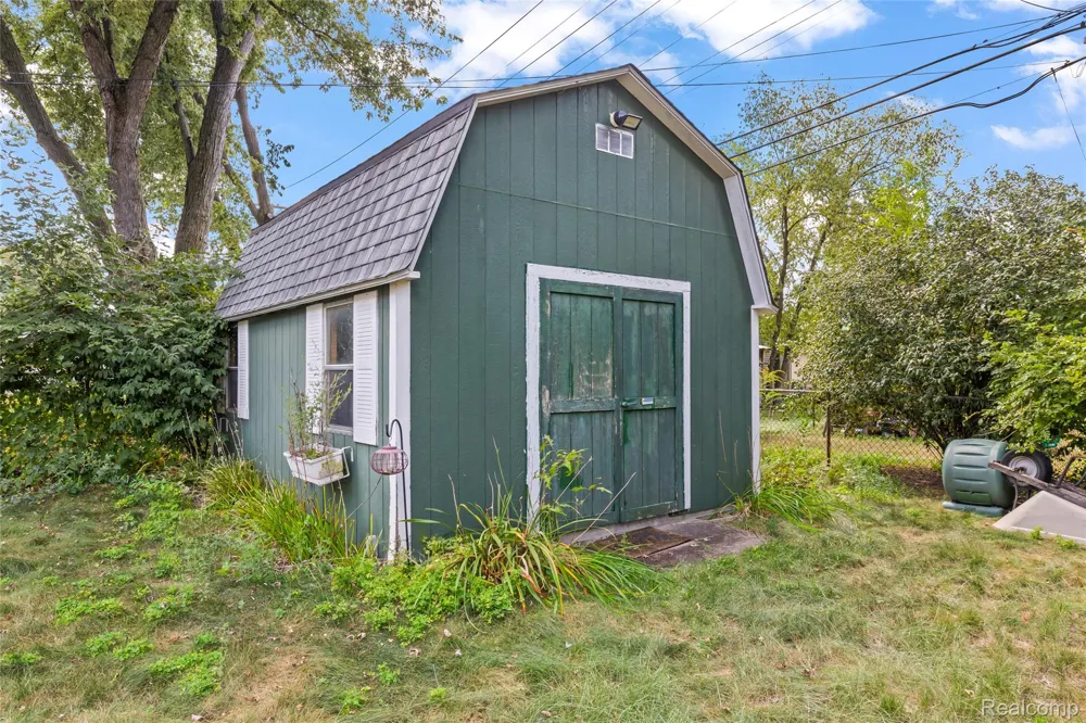 5839 Yale Street Westland City, MI 48185
