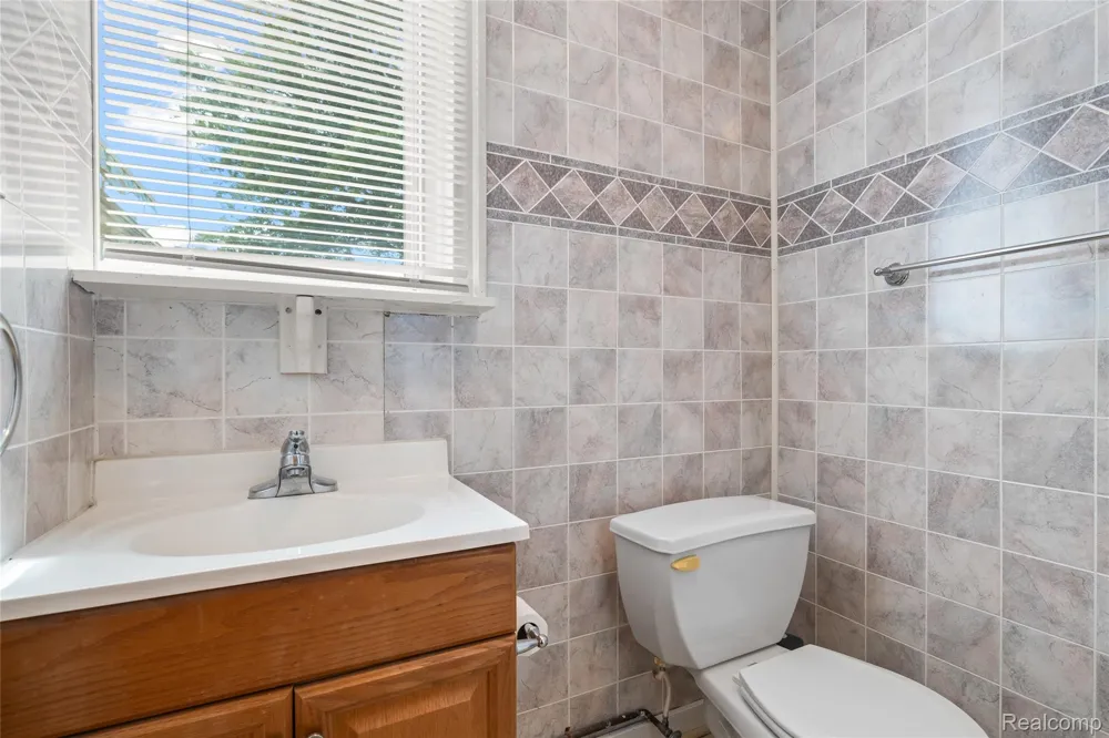 5839 Yale Street Westland City, MI 48185