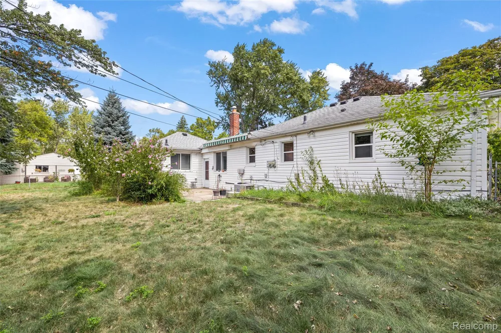 5839 Yale Street Westland City, MI 48185