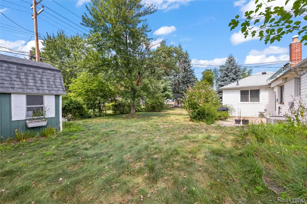 5839 Yale Street Westland City, MI 48185