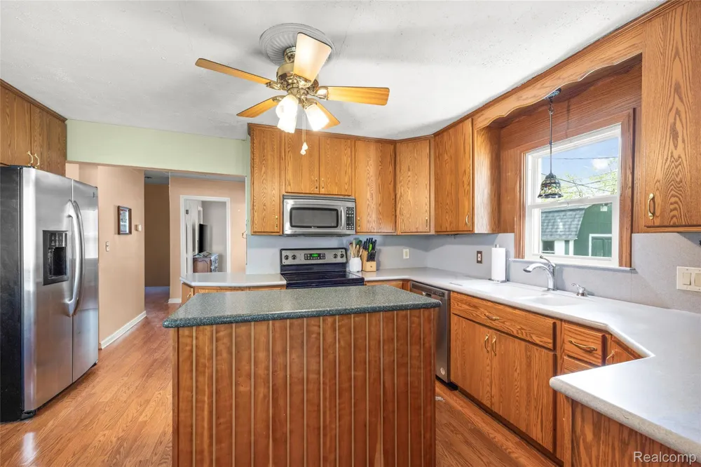 5839 Yale Street Westland City, MI 48185