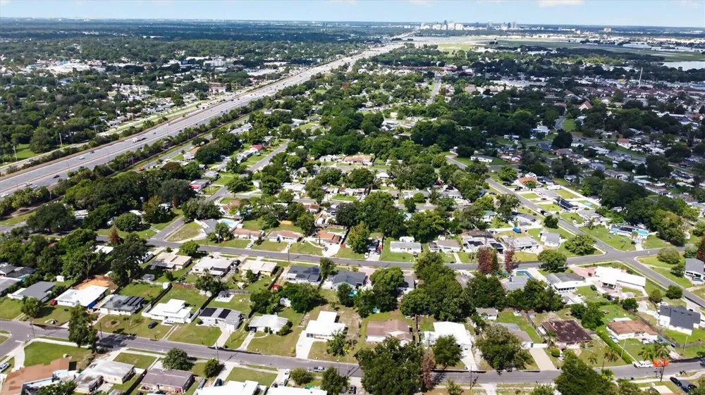 208 PALMYRA DRIVE Orlando, FL 32807