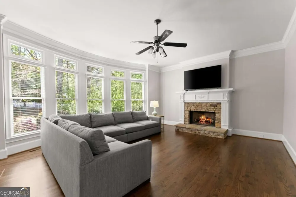 960 Allen Lake LN Suwanee, GA 30024