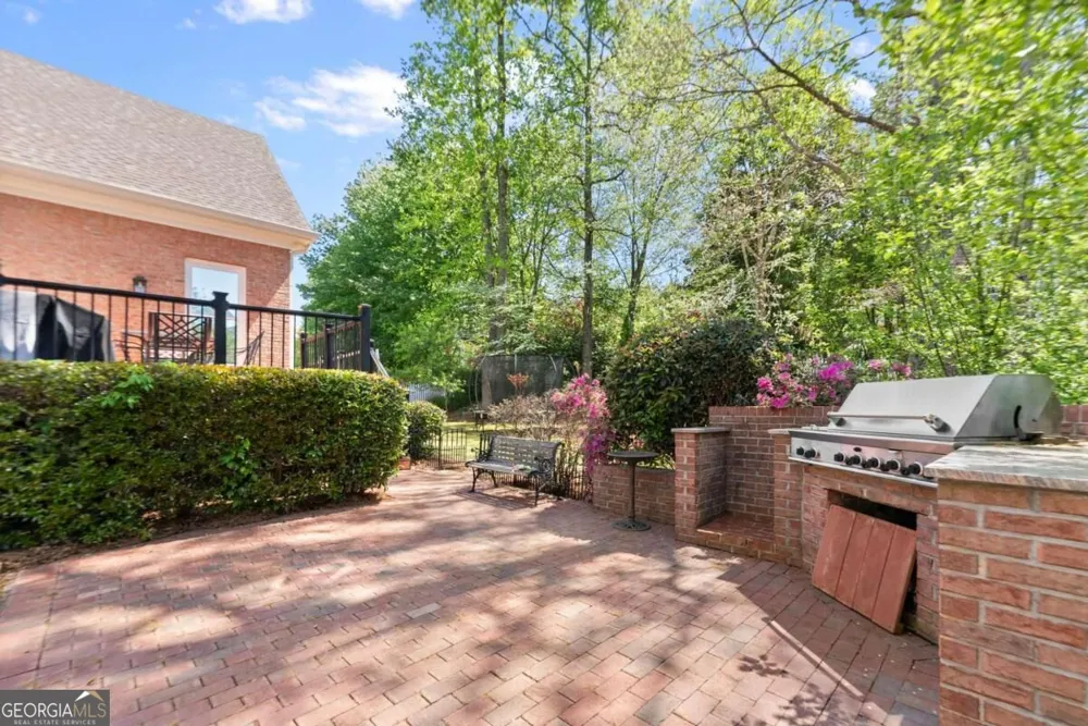 960 Allen Lake LN Suwanee, GA 30024