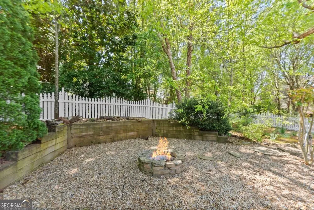 960 Allen Lake LN Suwanee, GA 30024