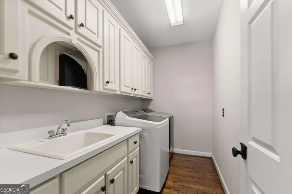 960 Allen Lake LN Suwanee, GA 30024