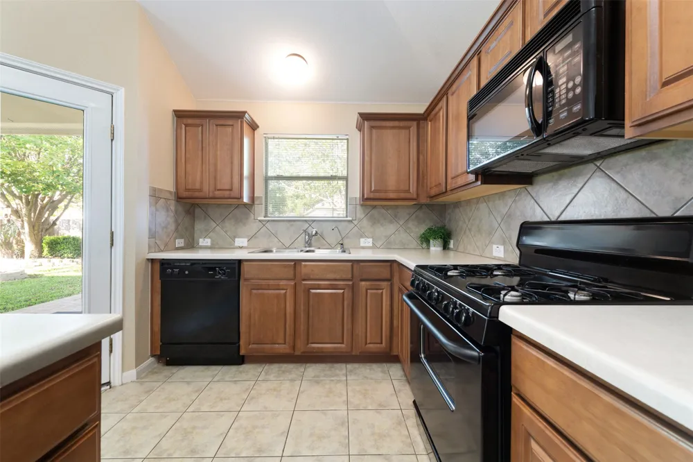 4423 Meadowside Lane Round Rock, TX 78665