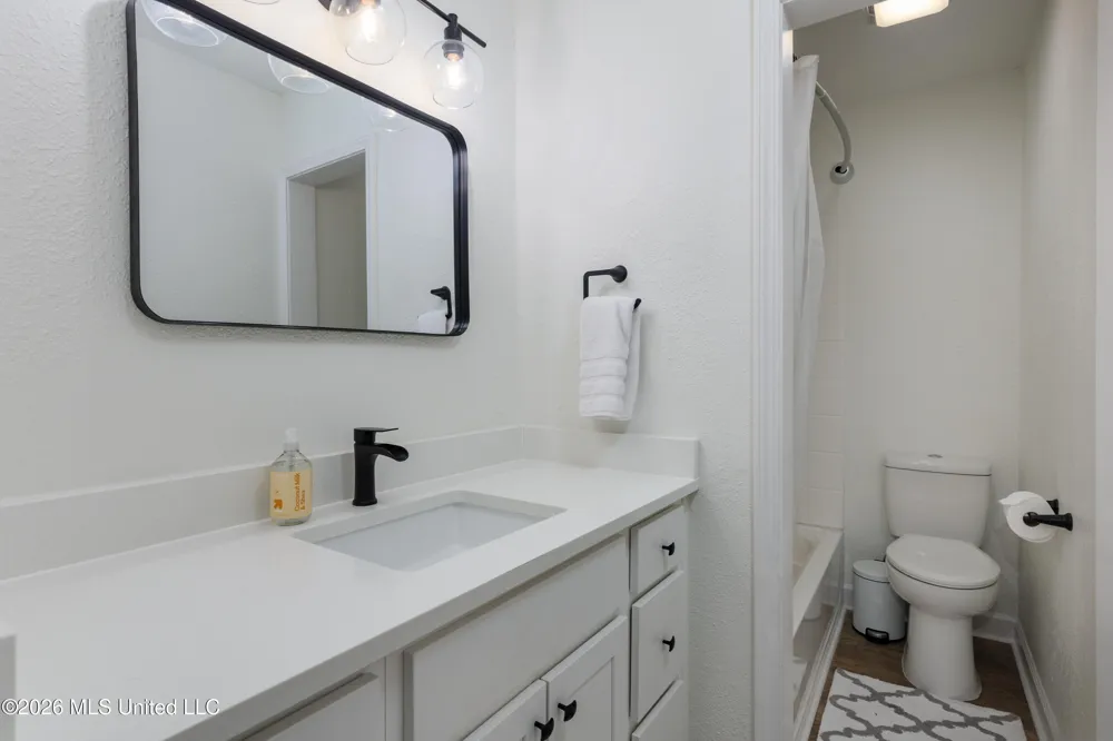 114 Ethel Circle Ocean Springs, MS 39564