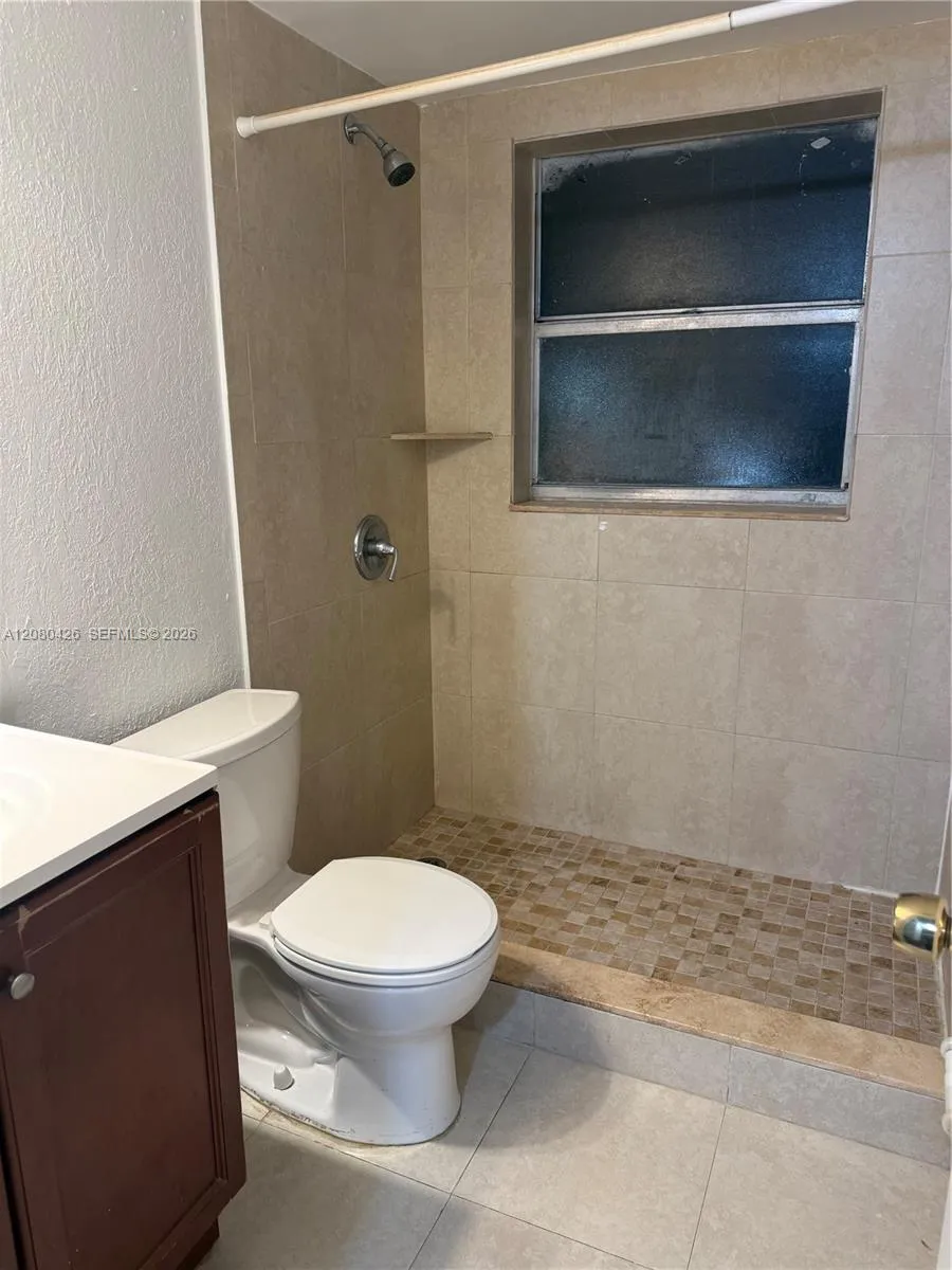 838 Twin Lakes Dr #19-E Coral Springs, FL 33071