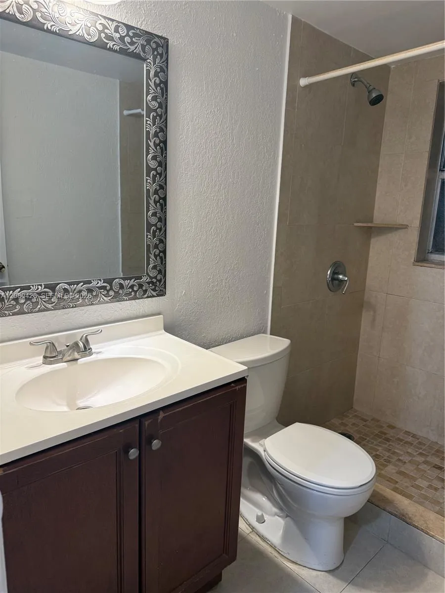 838 Twin Lakes Dr #19-E Coral Springs, FL 33071