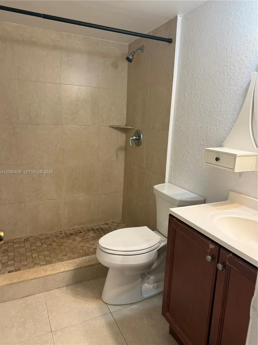 838 Twin Lakes Dr #19-E Coral Springs, FL 33071