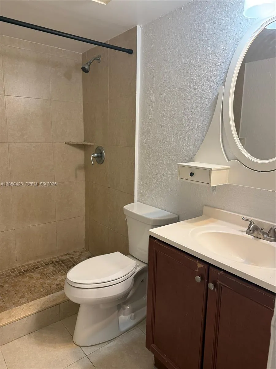 838 Twin Lakes Dr #19-E Coral Springs, FL 33071