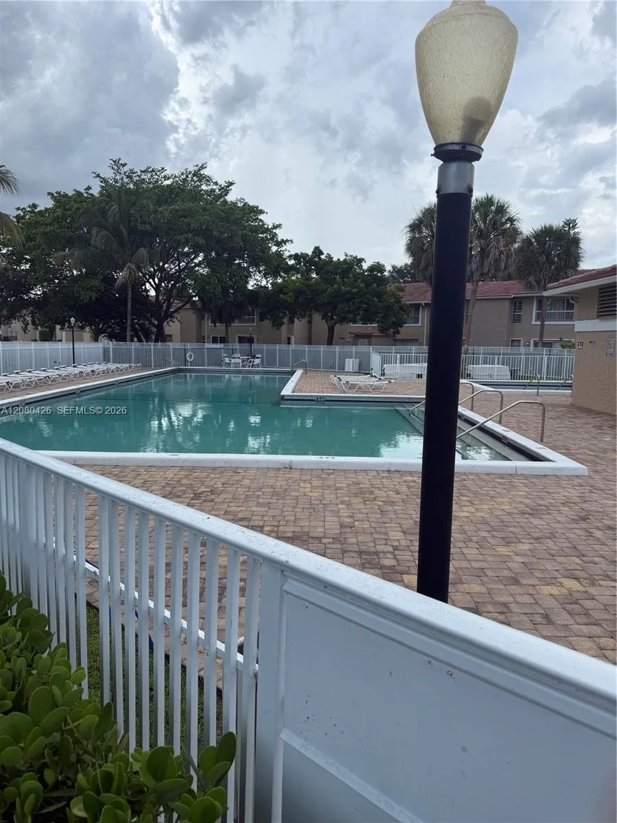 838 Twin Lakes Dr #19-E Coral Springs, FL 33071