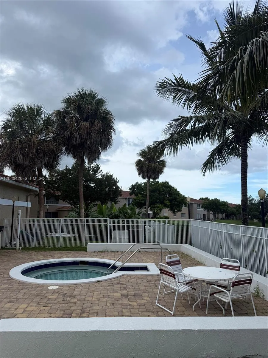 838 Twin Lakes Dr #19-E Coral Springs, FL 33071