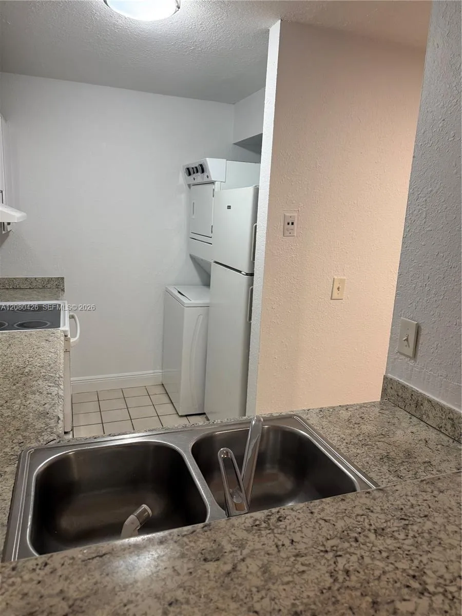 838 Twin Lakes Dr #19-E Coral Springs, FL 33071