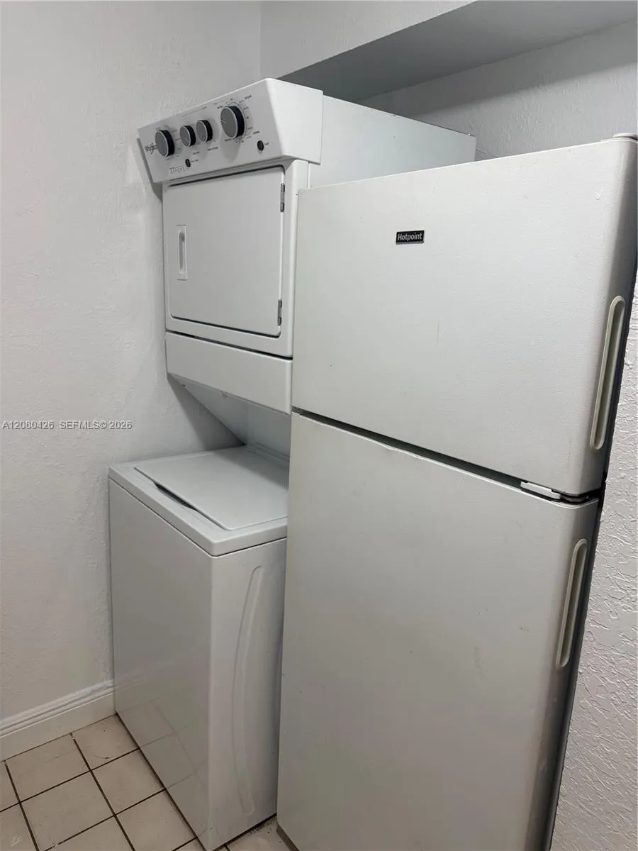 838 Twin Lakes Dr #19-E Coral Springs, FL 33071