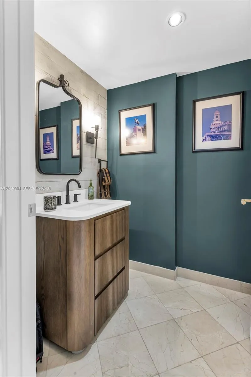 1200 Holiday Dr #208 Fort Lauderdale, FL 33316