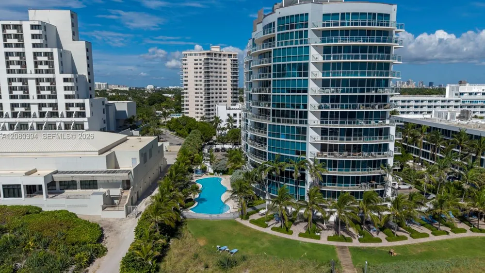 1200 Holiday Dr #208 Fort Lauderdale, FL 33316