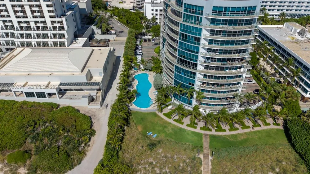 1200 Holiday Dr #208 Fort Lauderdale, FL 33316